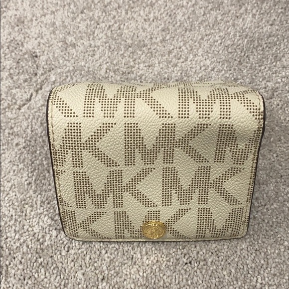 michael kors wallet - Picture 1 of 2